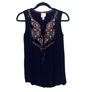 Knox Rose Sleeveless Shirt with Velvet and Embroidered Designs -Size Small